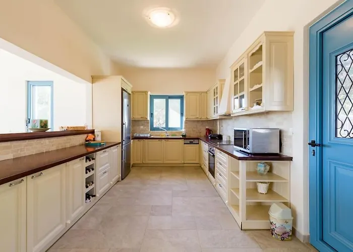 Дом отдыха Luxury Sea View With Pool Agios Aimilianos