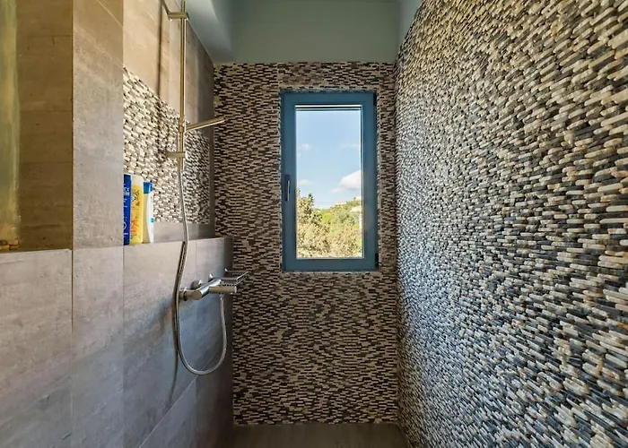 Дом отдыха Luxury Sea View With Pool Agios Aimilianos Порто Хели