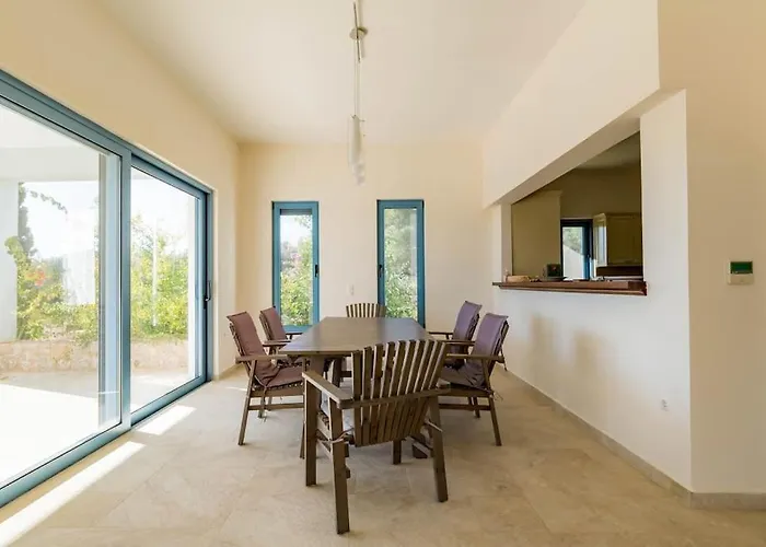 Дом отдыха Luxury Sea View With Pool Agios Aimilianos Порто Хели